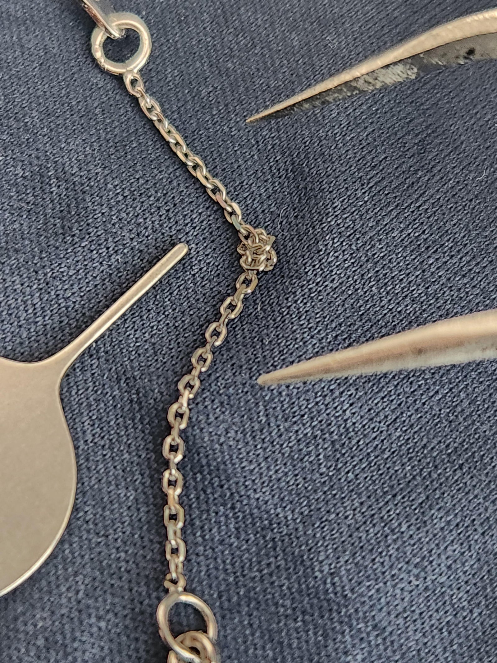Mastering the Art of Untangling Necklaces: A Step-by-Step Guide