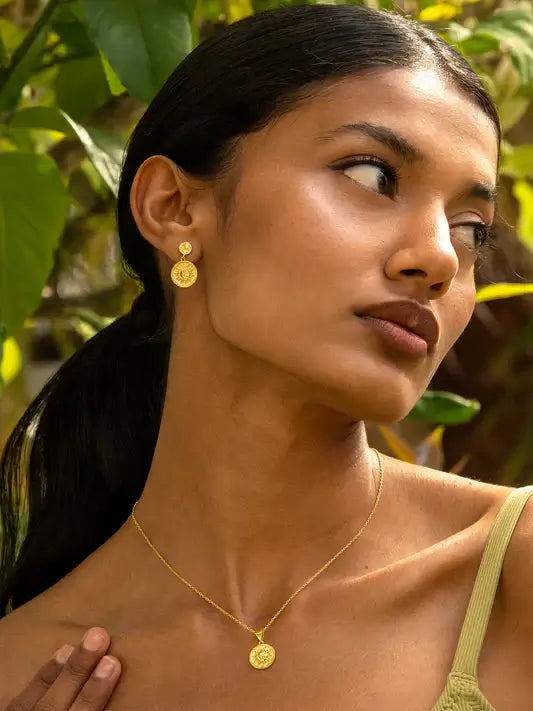 The Timeless Charm of Minimalist Gold Jewelry: Perfectly Simple Elegance