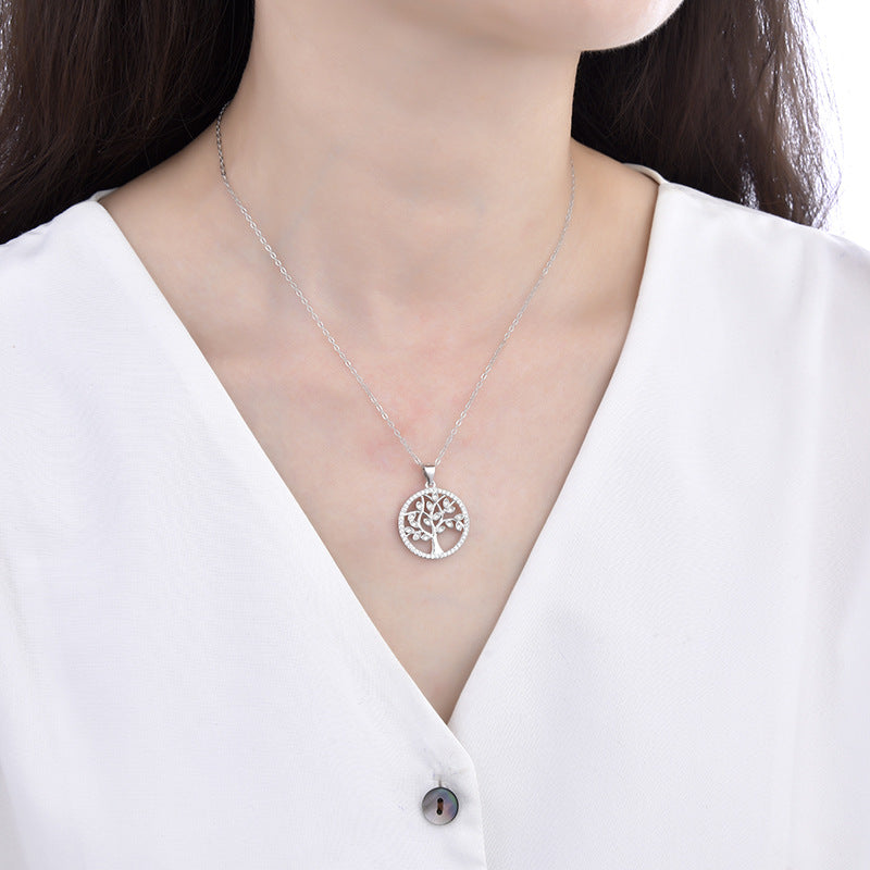 The Timeless Charm of Elegant Necklaces: A Guide to Style and Sophistication